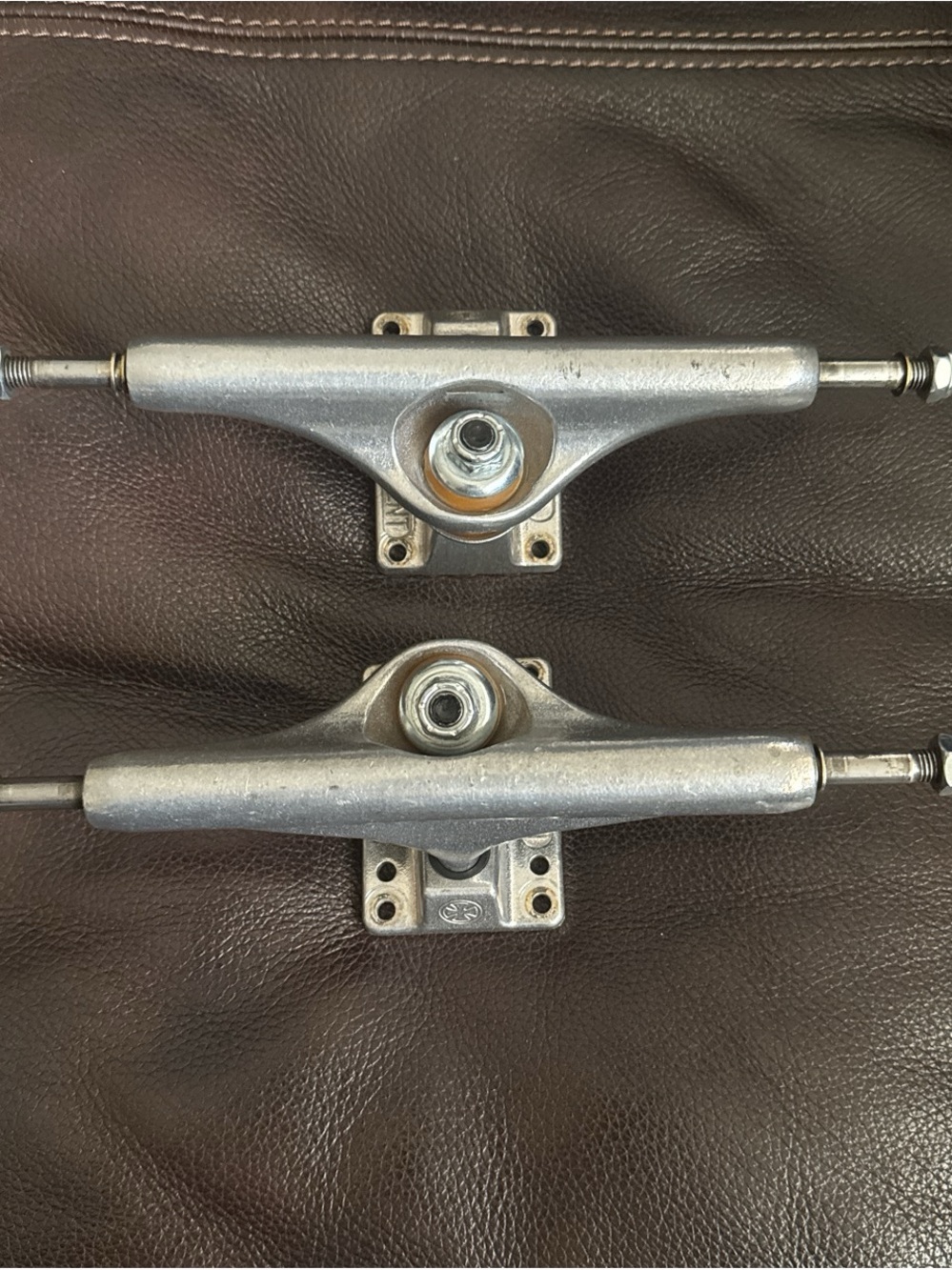 Skateboard Independent 169mm Polished Trucks 
Set of 2 Pre-owned 
Good Condition